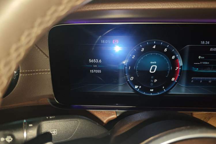 Used Mercedes-Benz E-Class 2019 E 200 L Odometer Close Up