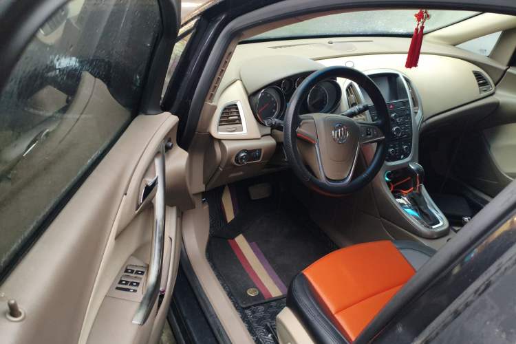 Used Buick GT 2013 GT 1.6L Automatic Fashion Edition Driver Seat