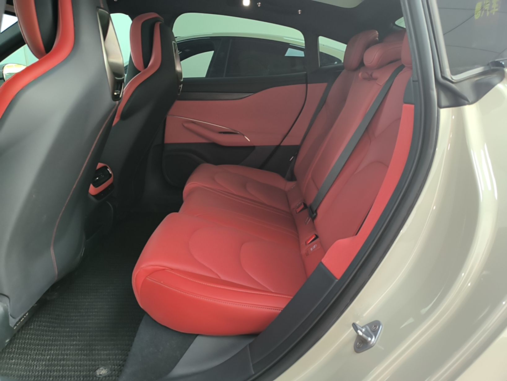 Xiaomi Auto SU7 2024 Rear-Drive Ultra-Long Range Advanced Pro-Level Intelligent Driving Version — снимка 20