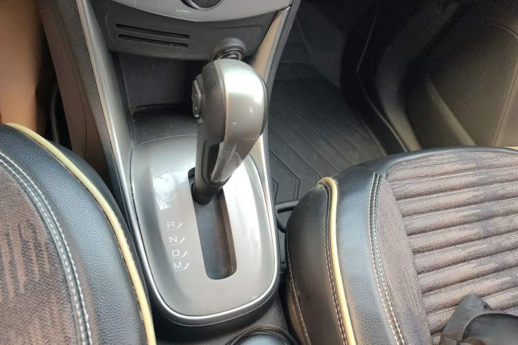 Used Chevrolet Trax 2016 1.4T Automatic Two-Wheel Drive Luxury Version Gear Lever