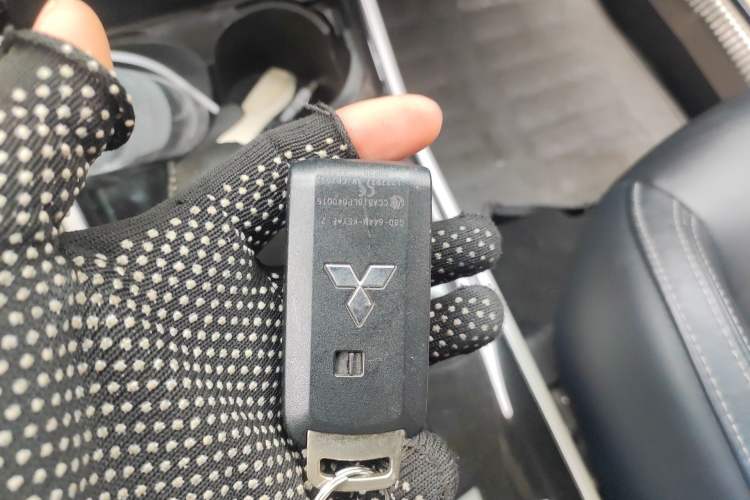 Used Mitsubishi Outlander 2019 2.0L Two-Wheel Drive Comfort Edition 5 Seats China V Standard Vehicle Key