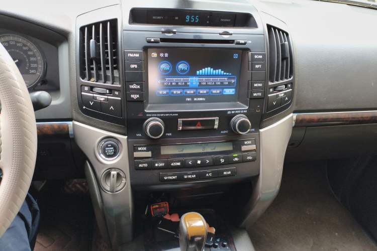 Used Toyota Land Cruiser 2010 4.0L Automatic VX Audio And AC Panel