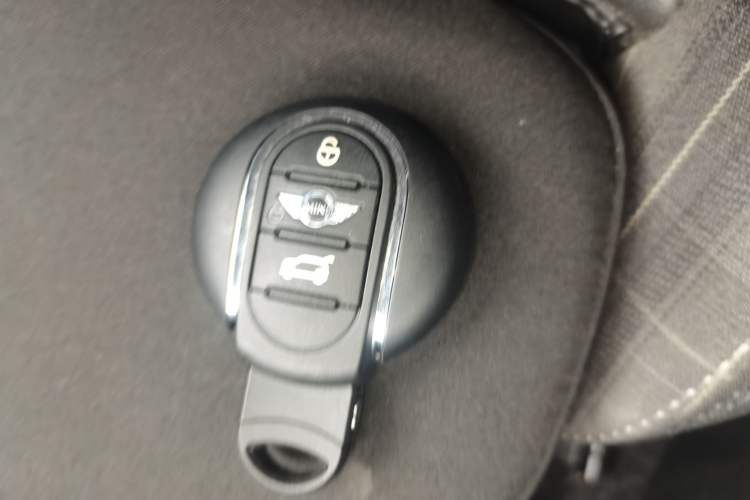 Used MINI 2016 1.5T COOPER Interior 1