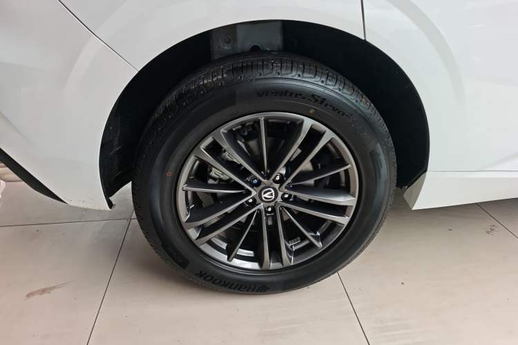 Used Changan UNI-K 2024 2.0T Two-Wheel Drive YueShang Trim
