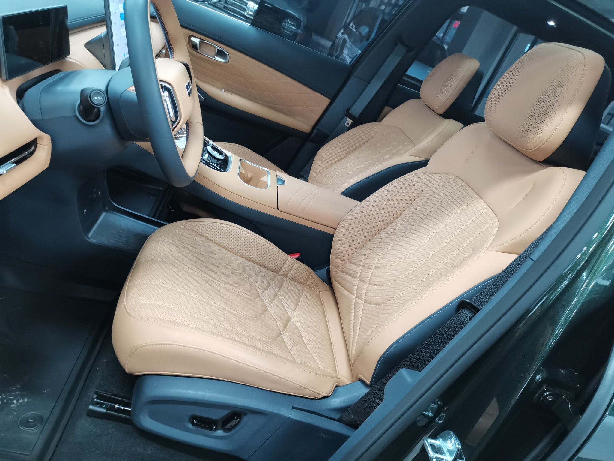 Переднее сиденье в автомобиле