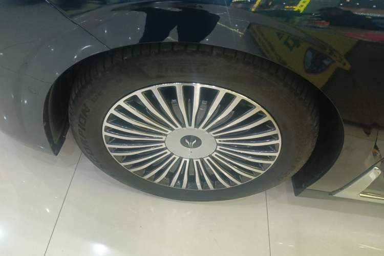 Used VOYAH Dream 2025 PHEV Four-Wheel-Drive Flagship Kunpeng Edition