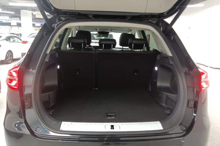 Used Hongqi HS5 2022 Facelifted Version 2.0T Smart Connect Flagship All-Wheel-Drive Edition Trunk