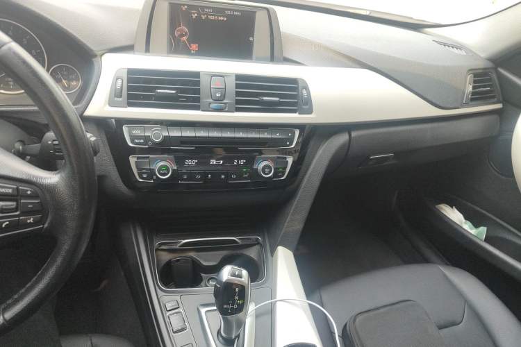 Used BMW 3 Series 2016 320Li Ambition Model
