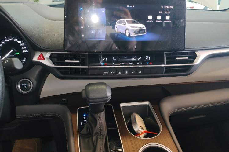 Used Toyota Sienna 2024 2.5L Hybrid Comfort Edition