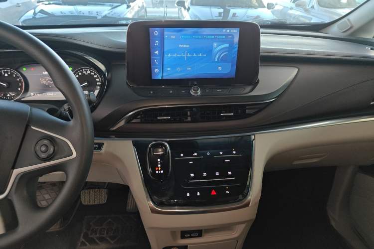 Used Buick GL8 2023 Land Executive Class Comfort Model