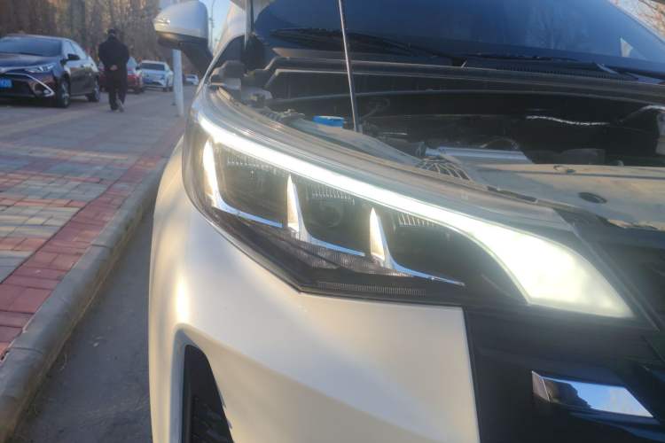 Used GAC Trumpchi M6 2023 PRO 270T DCT Luxury Edition Right Front Headlight