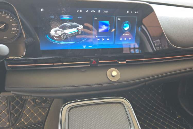 Used AION S 2023 Xuan 580 55.2 kWh Lithium Iron Phosphate Audio And AC Panel