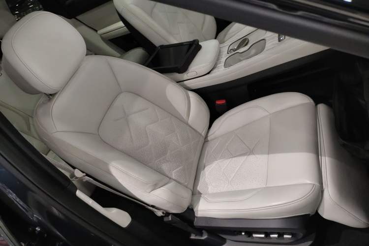 Used Nio ES7 2022 100 kWh Right Front Seat