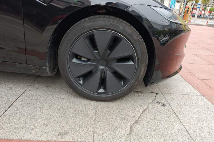Used Tesla Model 3 2025 Model Revised Long-Range All-Wheel-Drive Version Right Front Wheel Hub