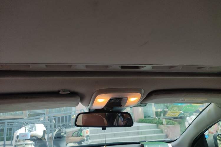 Used Volvo S60 2015 S60L 2.0T Zhiyuan Edition
