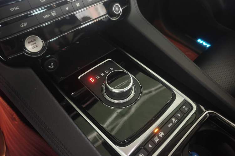 Used Jaguar F-PACE 2019 2.0T Four-Wheel Drive Urban Luxury Edition Gear Lever