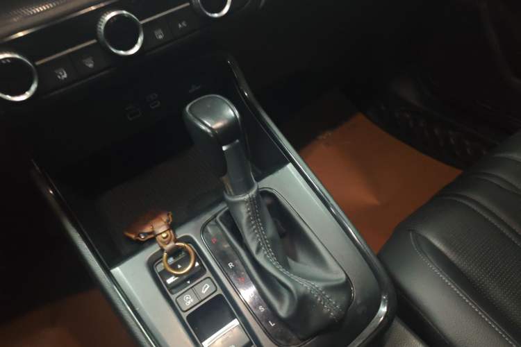 Used Honda Breeze 2023 240TURBO Two-Wheel-Drive Luxury Edition 5 Seats Gear Lever