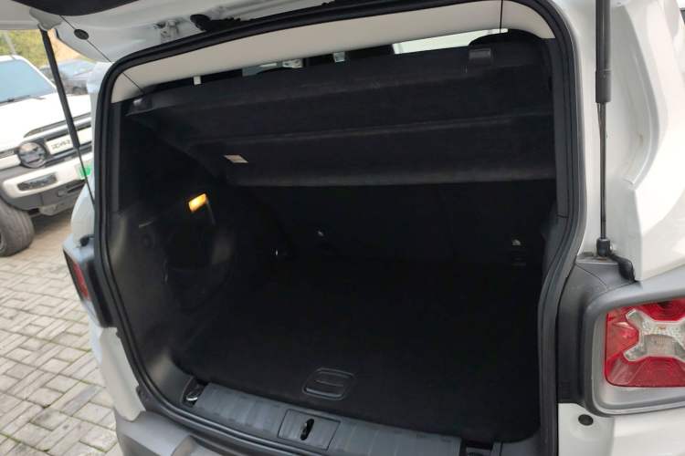 Used Jeep Renegade 2018 Connected Large Screen Version 180T Automatic High-Energy Edition