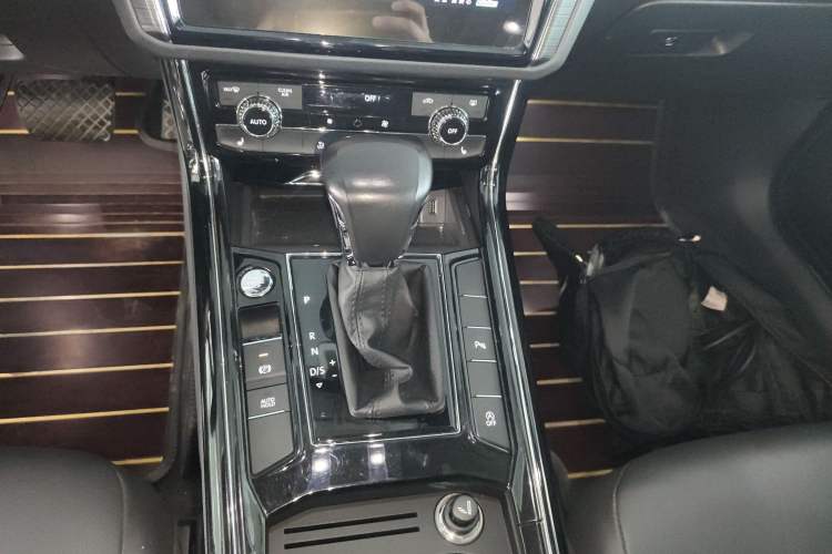 Used Volkswagen Phideon 2019 380TSI Two-Wheel Drive Business Edition China VI Standard
