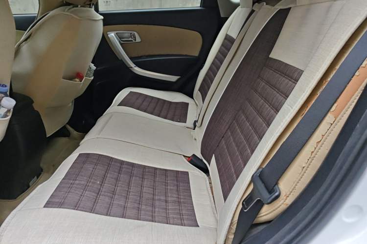 Used Bestune X80 2013 2.0L automatic comfort version
