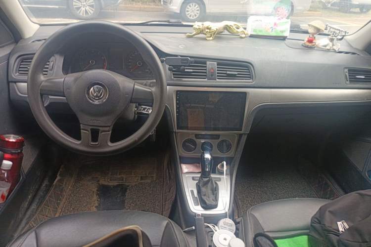 Used Volkswagen Lavida 2013 Revised Classic 1.6L Automatic Fashion Edition Center Console