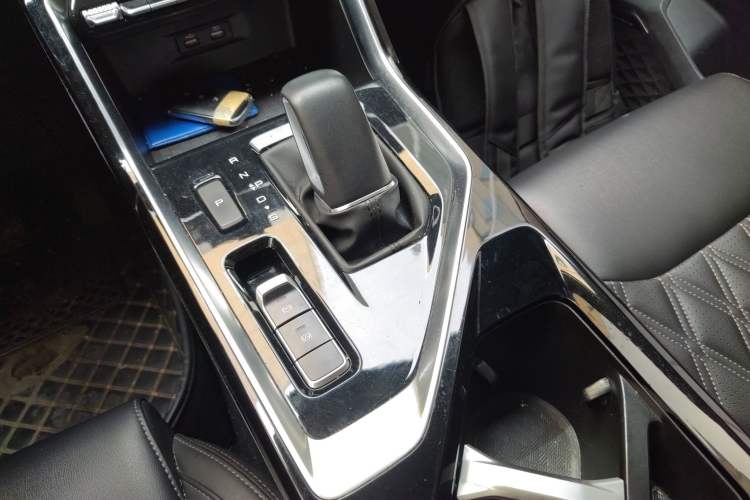 Used Wuling Asta 2022 2.0L DHT Electric-Speed Version
