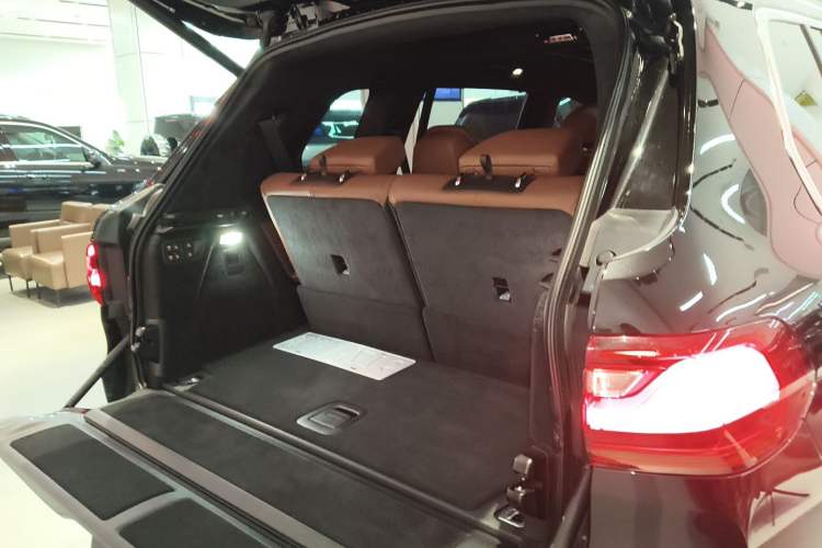 Used BMW X7 2022 xDrive40i Luxury Package with Premium Features