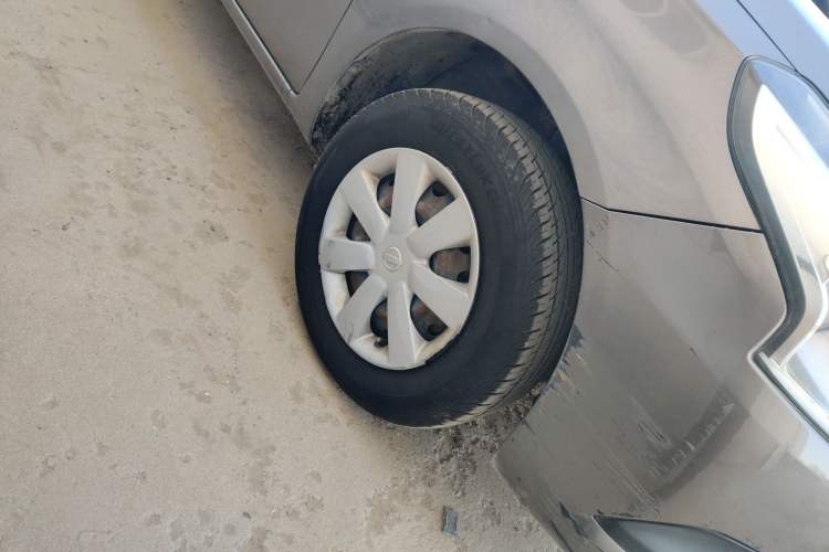 Used Nissan Sunny 2015 1.5XE Manual Comfort Edition Right Front Wheel Hub