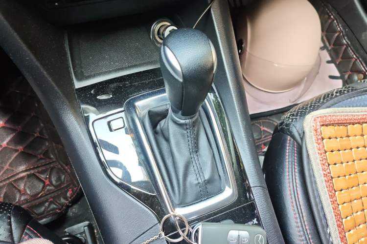 Used Mazda 3 Axela 2016 Hatchback 1.5L Automatic Luxury Model