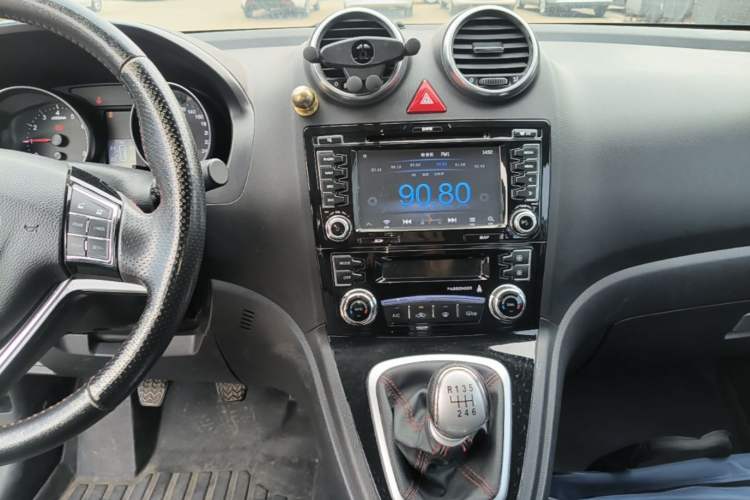 Used Haval H6 2016 Upgraded Model 1.5T Manual Two-Wheel Drive Elite Version Audio And AC Panel