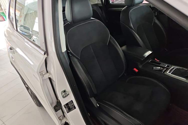 Used Roewe RX5 New Energy 2017 eRX5 50T Hybrid Connected Prestige Flagship Edition
