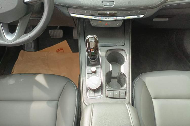 Used Cadillac XT4 2020 28T Two-Wheel-Drive Leading Version
