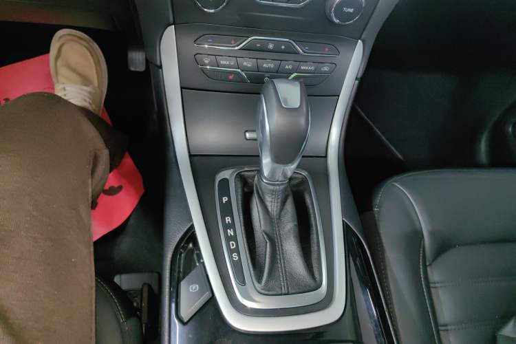 Used Ford Edge 2016 EcoBoost 245 Two-Wheel-Drive Titanium 7-Seater
