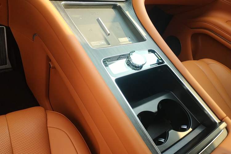 Used Hima AITO M9 2024 All-Electric Ultra Version 100 kWh 5-Seater Model Gear Lever