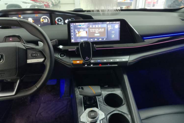 Used CHANGAN UNI-V 2023 1.5T Prestige Model