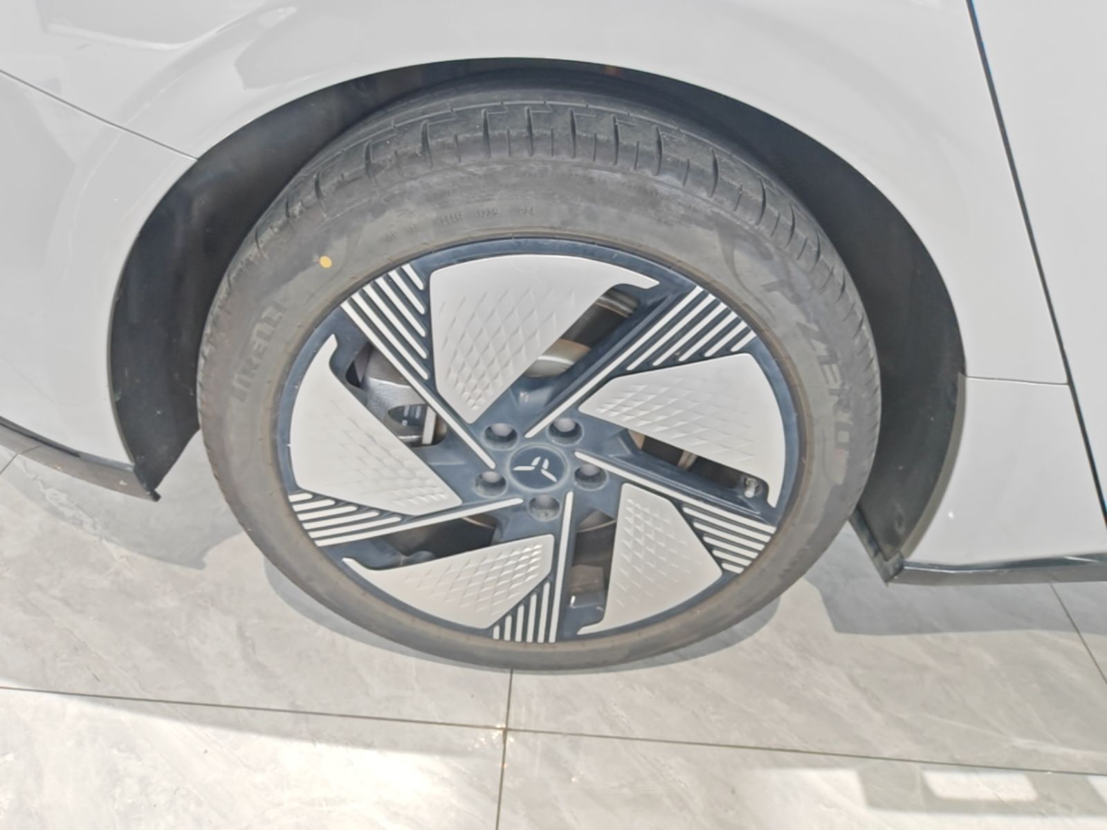 Hongqi EH7 2025 640 All-Wheel Drive Smart Selection Edition — снимка 11