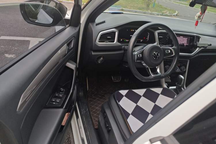 Used Volkswagen T-ROC 2022 280TSI DSG Two-Wheel Drive R-Line Pro PLUS