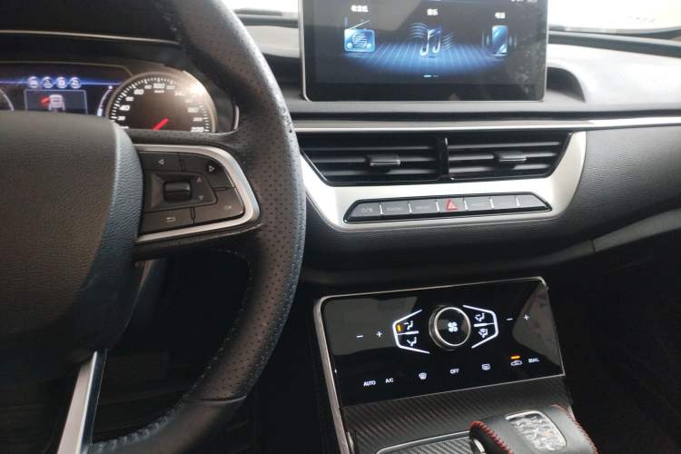 Used Hongqi H5 2022 Classic Model Facelift 1.5T DCT Qiyun Edition Audio And AC Panel