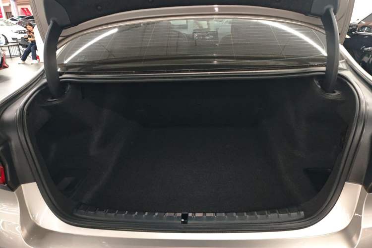 Used BMW 5 Series 2022 Updated 530Li Leading Edition Luxury Package Trunk