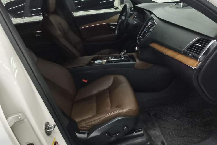 Used Volvo XC90 2022 B5 Smart Drive Luxury Edition 5 Seats