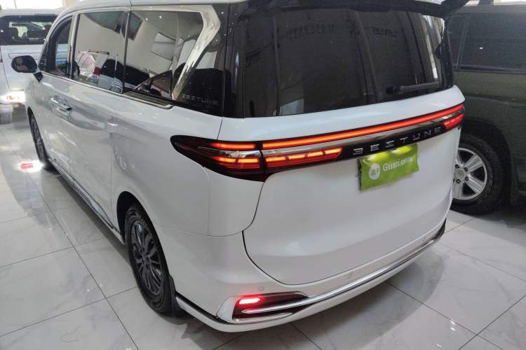 Used Bestune M9 2023 2.0T Prestige Edition
