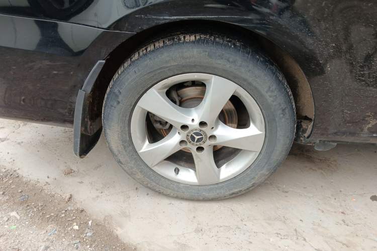 Used Mercedes-Benz Vito 2018 2.0T Elite Version 7 Seats China V Emission Standard Right Rear Wheel Hub