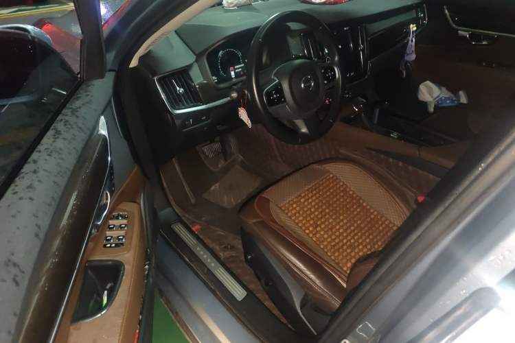 Used Volvo S90 2018 T5 Zhiyuan Edition
