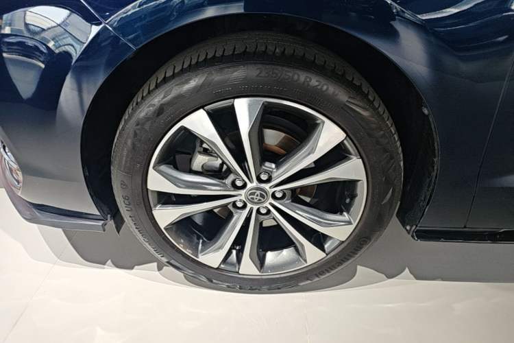 Used Toyota Granvia 2022 2.5L Hybrid Flagship Edition Left Front Wheel Hub