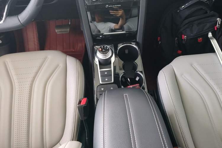 Used Ford Escape 2020 EcoBoost 245 Four-Wheel Drive Luxury Edition
