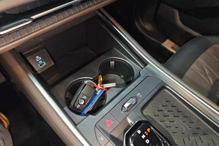 Used Ford Edge 2025 Ford Explorer L 2.0T EcoBoost E-Hybrid Four-Wheel-Drive 7-Seater Supreme Model Interior 1