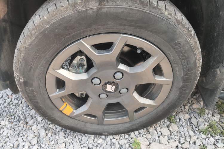 Used Baojun Spark EUV 2024 Prestige Edition 4 Seats Left Front Wheel Hub