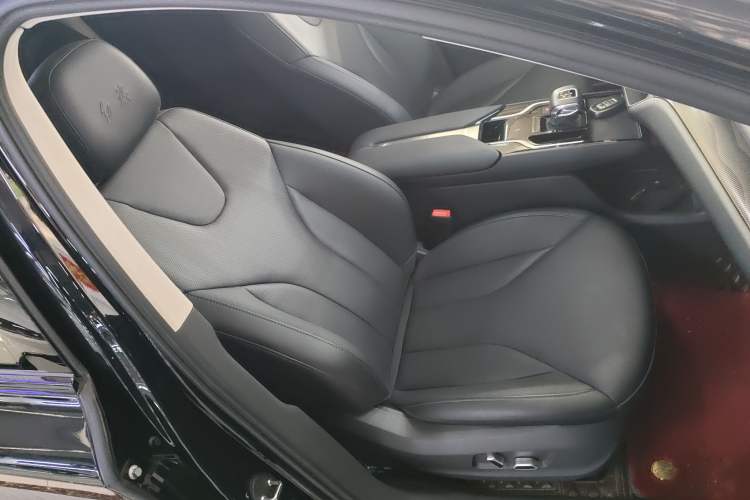 Used Hongqi E-QM5 2022 431 km Charge & Enjoy Edition
