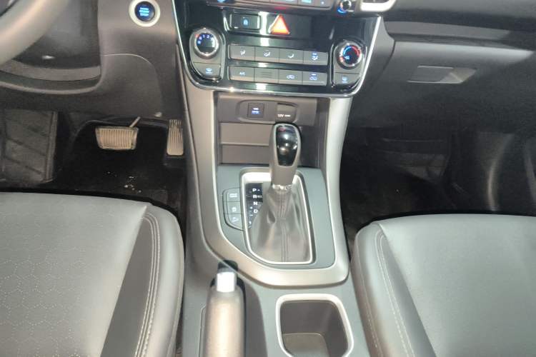 Used Hyundai ix35 2019 2.0L Automatic 2WD Zhiyong·Changxiang Edition China V Standard Gear Lever