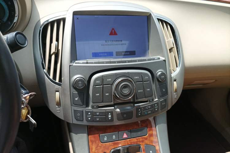 Used Buick LaCrosse 2011 2.4L SIDI Elegant Edition Audio And AC Panel